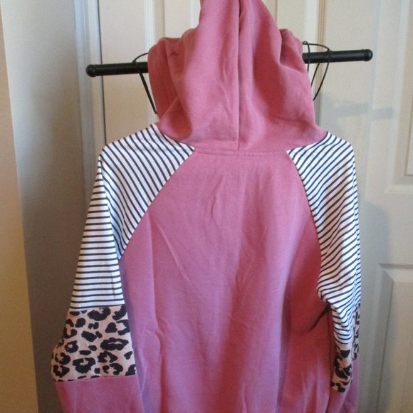 New NWOT Ladies Soft  Pink Pullover Sweatshirt with Hood Snap Close - Picture 4 of 9